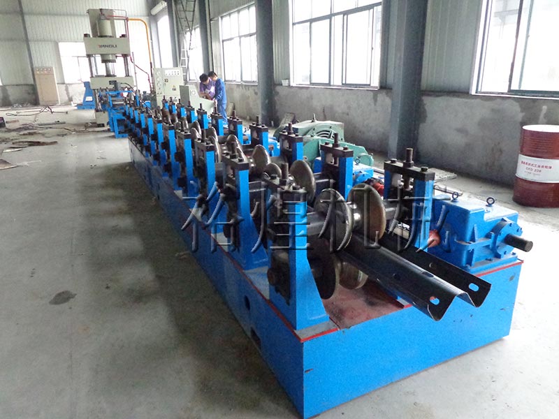 兩波護欄板設(shè)備價格 兩波護欄板設(shè)備價格